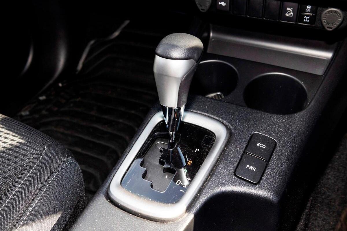 2024 Toyota Hilux SR5 Auto 4x4 image 15