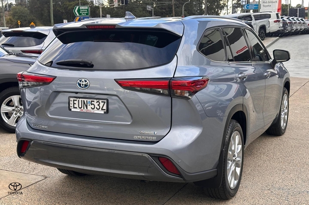 2022 Toyota Kluger Hybrid AWD GRANDE image 8