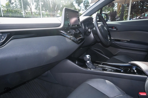 2021 TOYOTA C-HR Hybrid Koba 2WD image 8