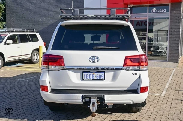 2016 Toyota Landcruiser GXL image 5