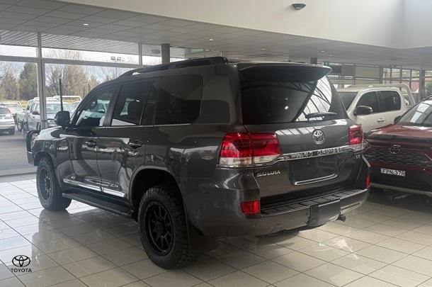 2018 Toyota Landcruiser Sahara image 5