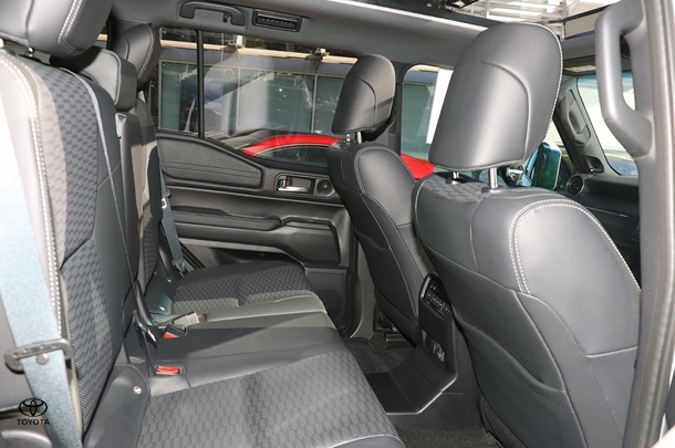 2024 Toyota Prado Kakadu image 17