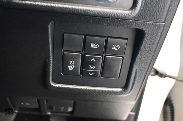 2019 Toyota Prado VX image 17