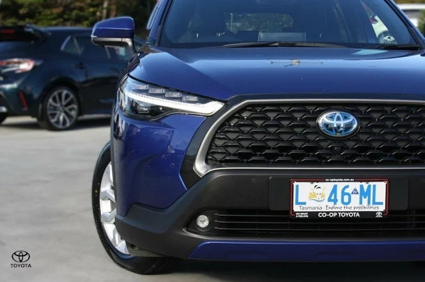2023 Toyota Corolla Cross Hybrid GXL image 2