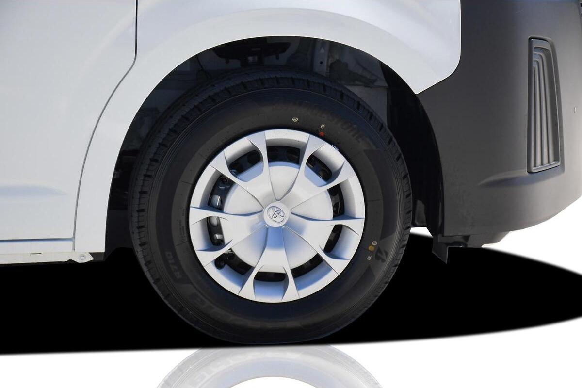 2025 Toyota Hiace LWB Auto image 8