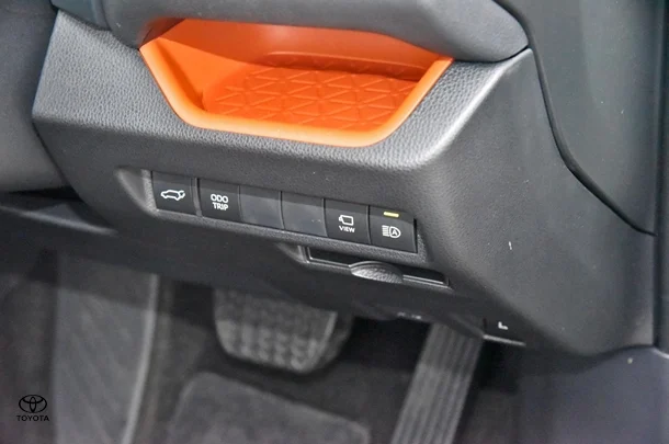 2024 Toyota RAV4 Hybrid Edge AWD image 14