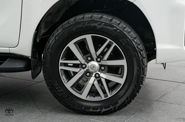 2019 Toyota HILUX SR5 image 21