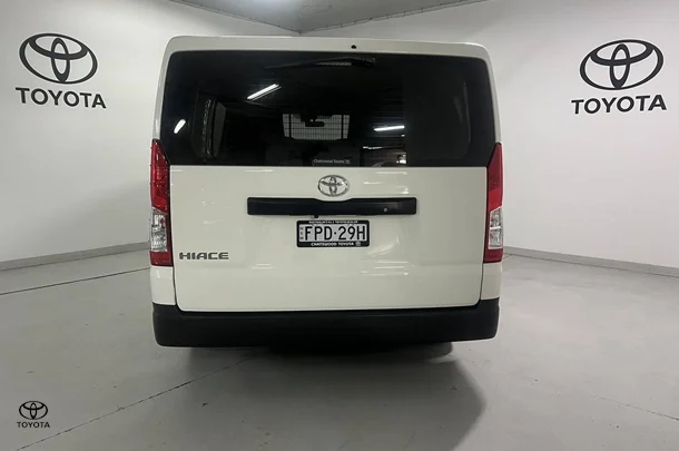 2020 Toyota Hiace LWB image 6