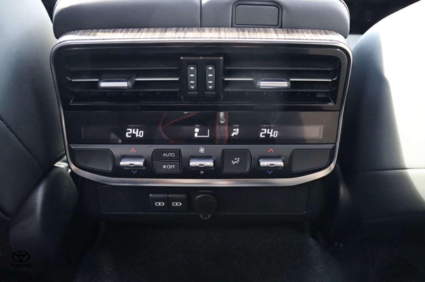 2022 Toyota Landcruiser VX image 31