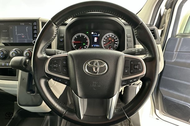 2022 Toyota Hiace SLWB image 18