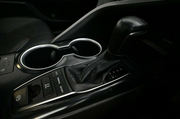2018 Toyota Camry SL image 13