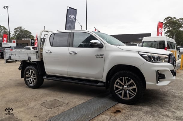 2018 Toyota Hilux 4x4 SR5 image 3