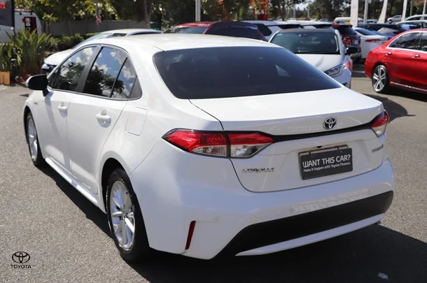 2022 Toyota Corolla Sedan Hybrid Ascent Sport image 5