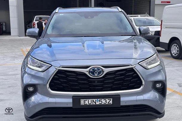 2022 Toyota Kluger Hybrid AWD GRANDE image 4