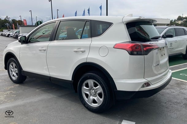 2016 Toyota RAV4 GX-2WD image 7