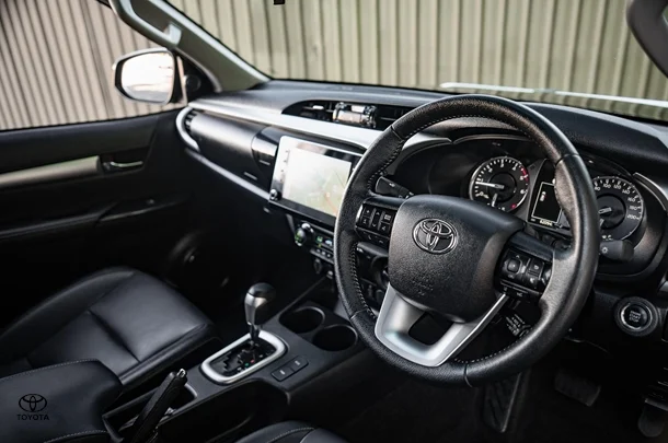 2021 Toyota HILUX SR5 image 16