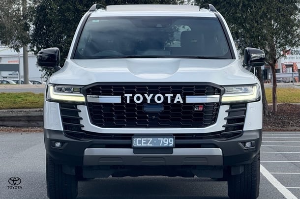 2022 Toyota LANDCRUISER GR-S image 2