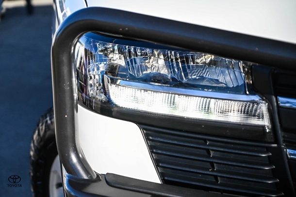 2023 Toyota Landcruiser GXL image 12