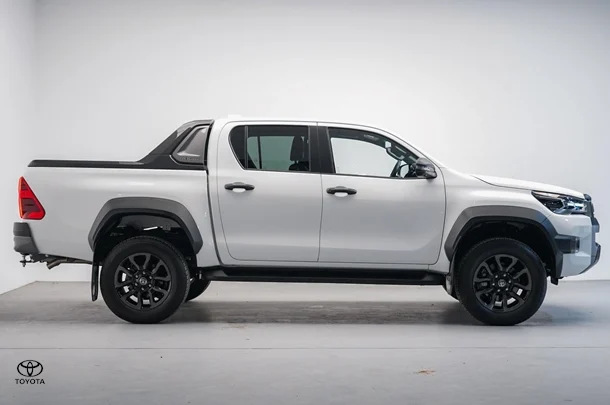2024 Toyota Hilux 4x4 Rogue image 2