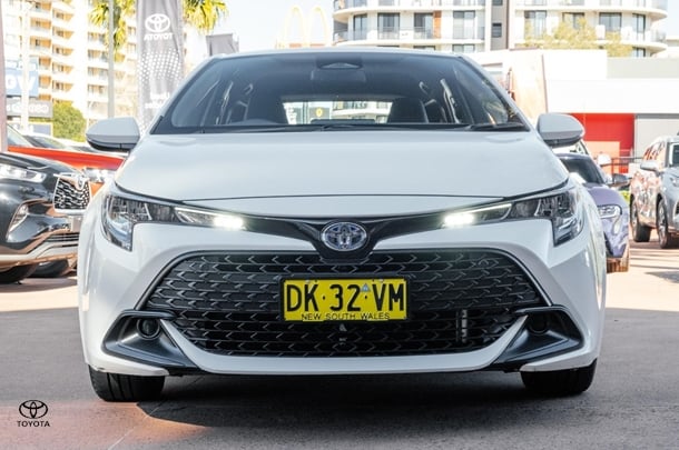 2024 TOYOTA Corolla Hatch Hybrid Ascent Sport image 4