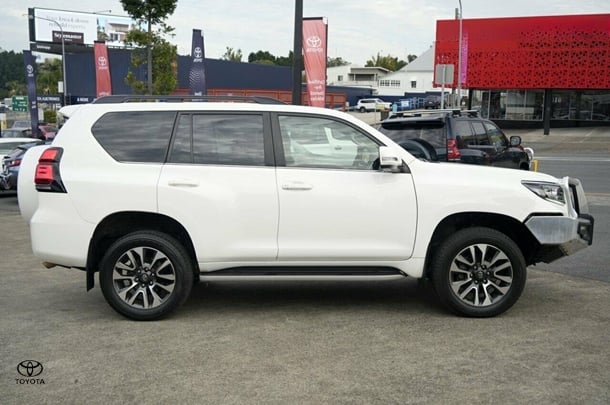 2021 Toyota Prado VX image 2