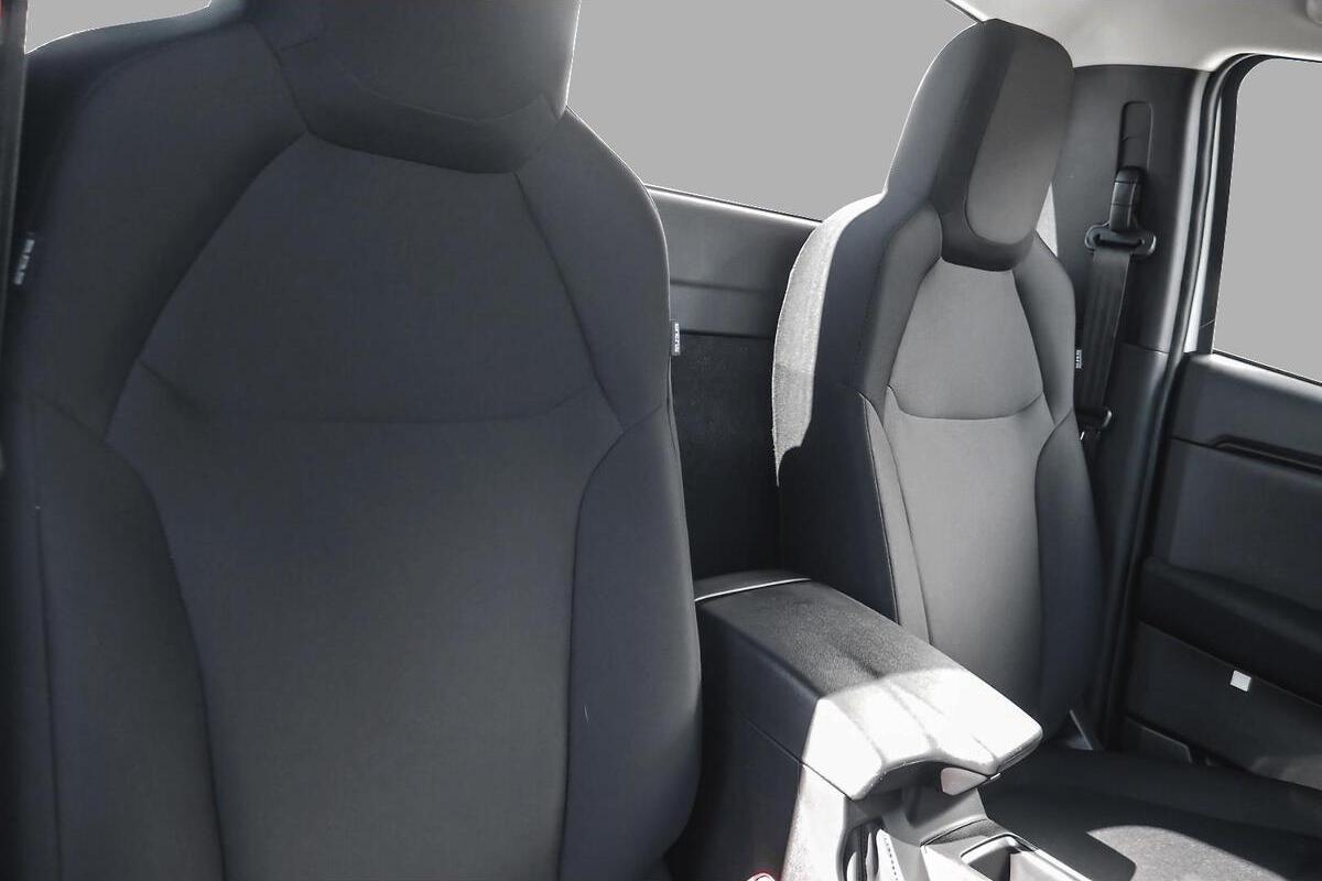 2025 Isuzu D-MAX SX High Ride Auto 4x2 MY24 image 8