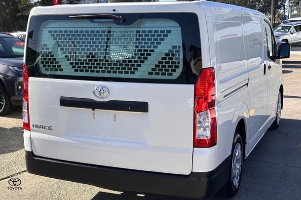 2021 Toyota HiAce LWB image 3