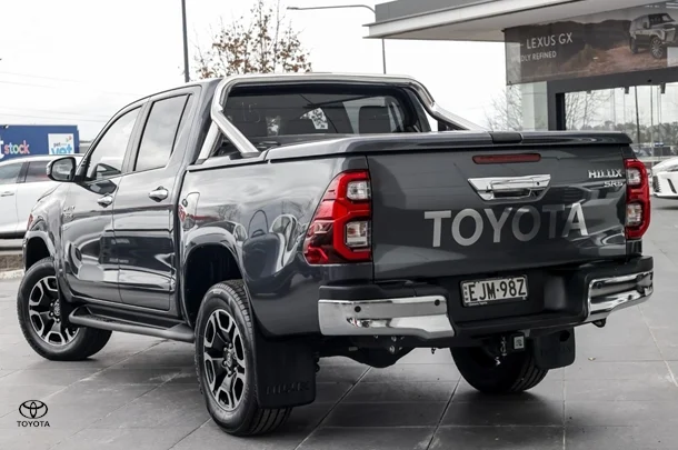 2020 Toyota HILUX SR5 image 2