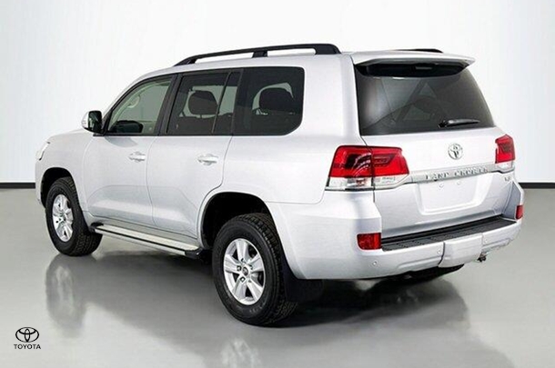 2021 Toyota LANDCRUISER GXL image 6