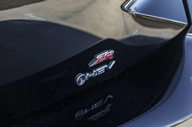 2024 Toyota Corolla Hatch Hybrid ZR image 24