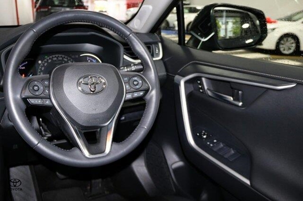 2019 Toyota RAV4 Hybrid Cruiser-AWD image 6
