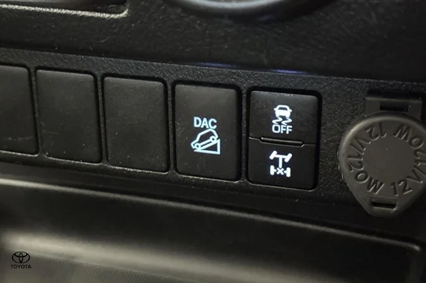 2020 Toyota Hilux SR image 28