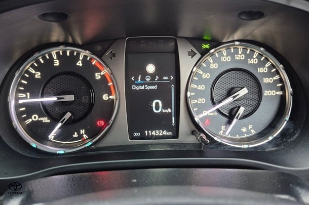 2021 Toyota Hilux SR5 image 14