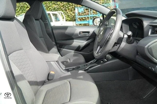 2022 Toyota Corolla Hatch Hybrid Ascent Sport image 8