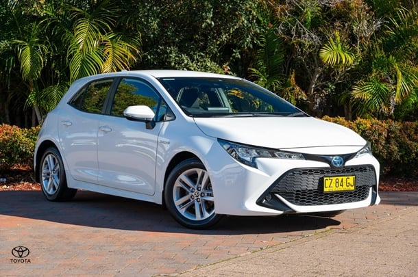 2020 TOYOTA Corolla Hatch Hybrid Ascent Sport image 1