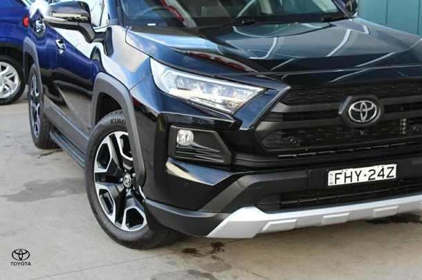 2021 Toyota RAV4 Edge AWD image 2
