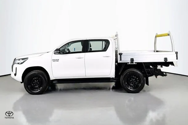 2023 Toyota Hilux SR image 5