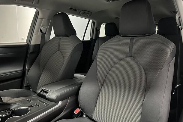 2021 Toyota Kluger Hybrid GX AWD image 16