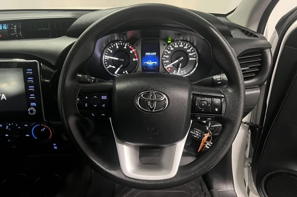 2024 Toyota Hilux SR image 17