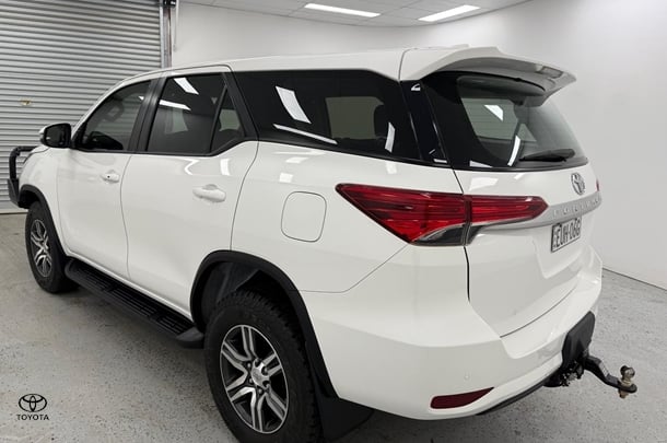 2022 Toyota Fortuner GX image 5
