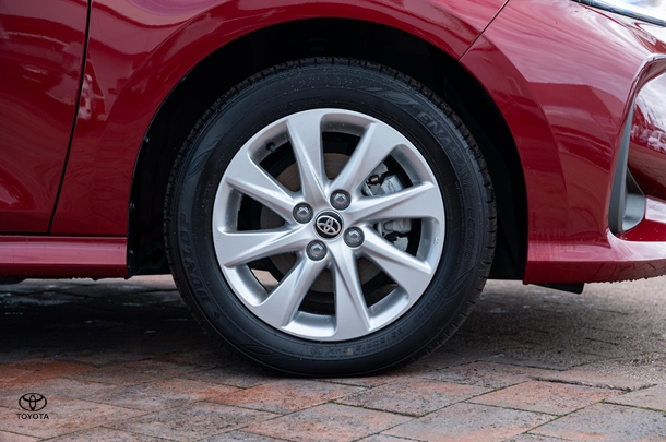 2023 TOYOTA Yaris Hybrid SX image 28