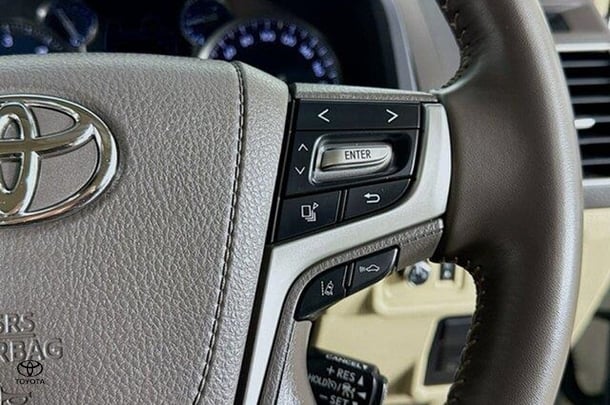 2022 Toyota Prado VX image 18