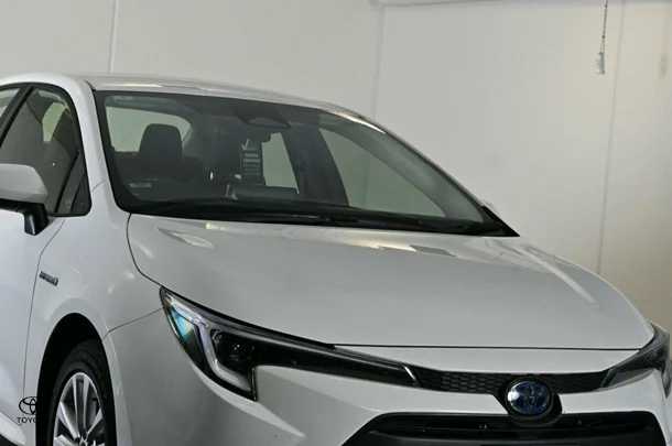 2023 Toyota Corolla Sedan Hybrid Ascent Sport image 5