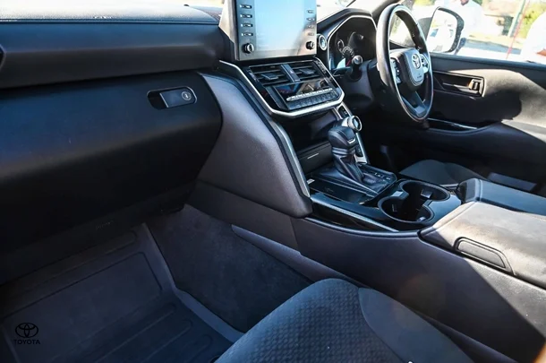 2023 Toyota Landcruiser GXL image 10