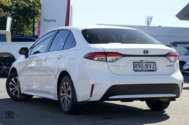 2020 Toyota Corolla Sedan Hybrid SX image 3