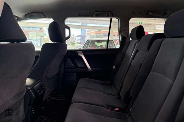 2022 Toyota Prado GXL image 13