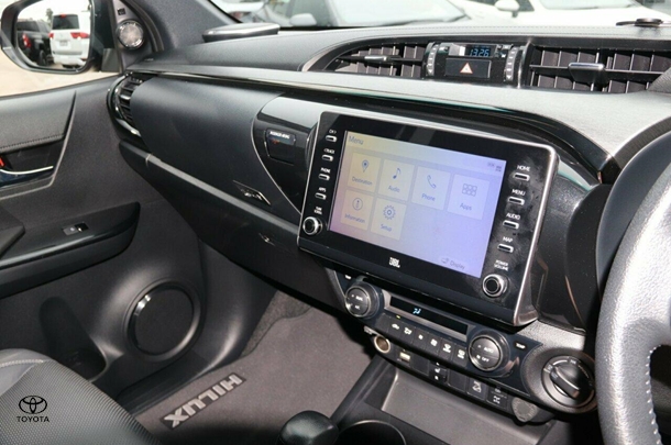 2023 Toyota Hilux 4x4 Rogue image 10