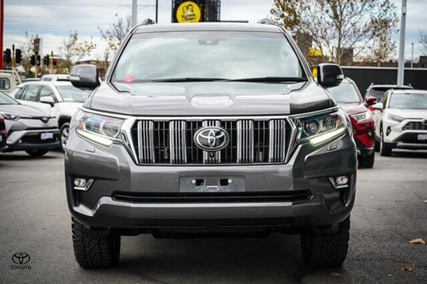 2021 Toyota Prado VX image 3