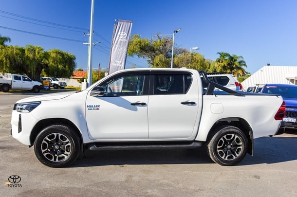 2024 Toyota HILUX SR5 image 4
