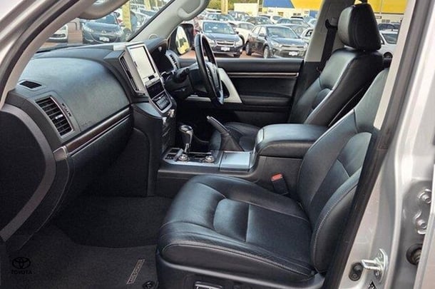 2020 Toyota Landcruiser VX image 15